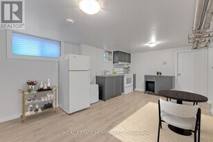 42 Bexhill Ave in Toronto, ON - Building Photo