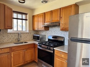 Newly Renovated 2 bedroom apartment spanni in Bronx, NY - Building Photo - Building Photo