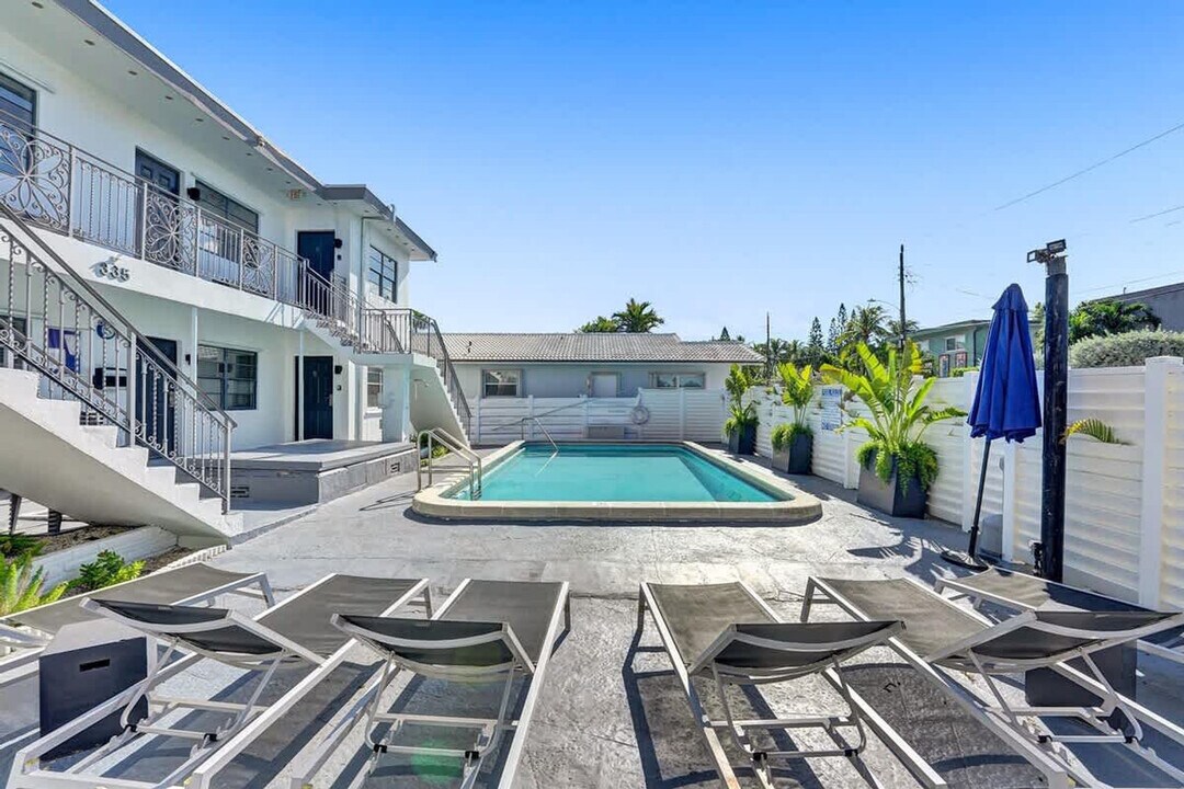 335 Desoto St in Hollywood, FL - Building Photo