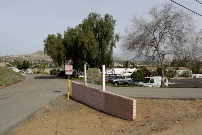 Palm Terrace Mobile Village in Riverside, CA - Foto de edificio - Building Photo