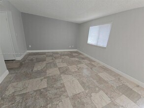 8414 Coral Lake Way in Coral Springs, FL - Building Photo - Building Photo