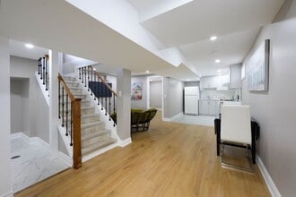 1240 Dunsmure Rd in Hamilton, ON - Building Photo - Building Photo