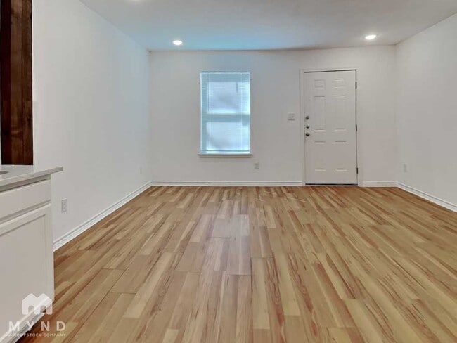 3034 W Salinas, Unit 1517 Court Ave Unit #2 in San Antonio, TX - Foto de edificio - Building Photo