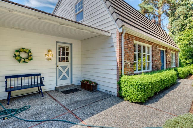 7441 85th Pl SE in Mercer Island, WA - Building Photo - Building Photo