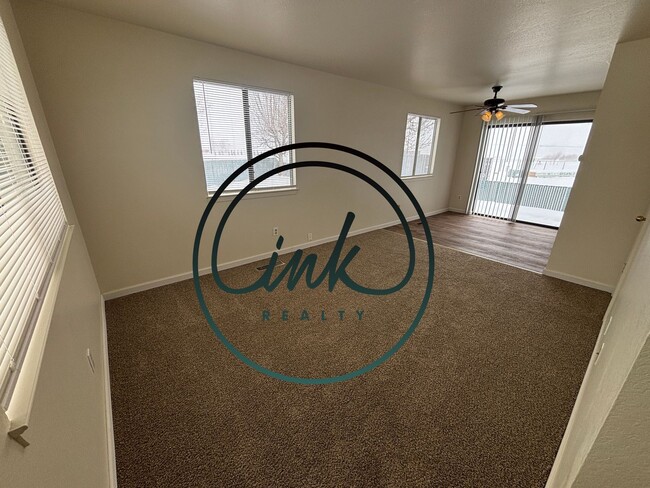 1377 Village Way in Gardnerville, NV - Building Photo - Building Photo