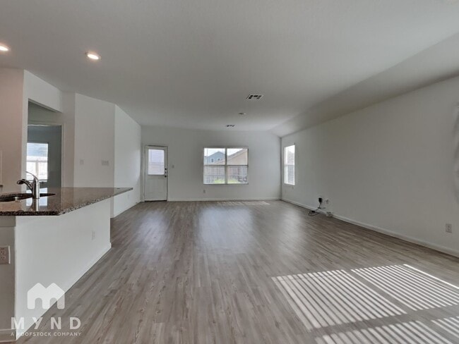 5908 Geronimo Wy in Seguin, TX - Building Photo - Building Photo