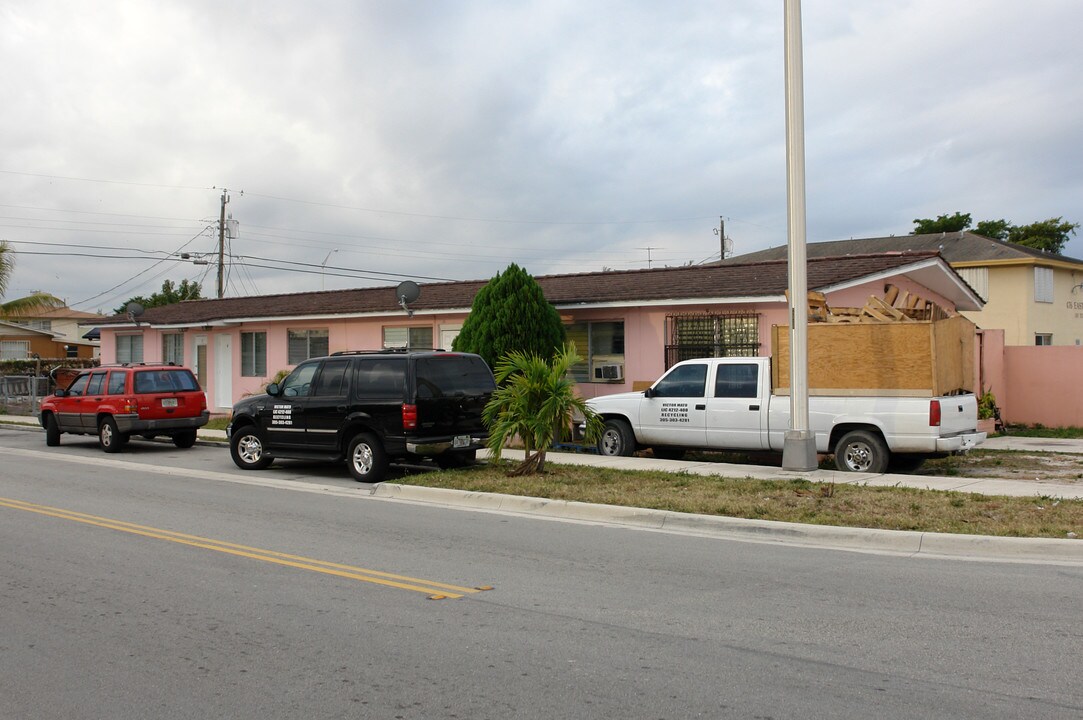 498 E 30th St in Hialeah, FL - Building Photo