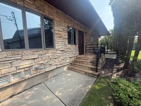 73 Aspinwall St, Unit 2 in Staten Island, NY - Building Photo