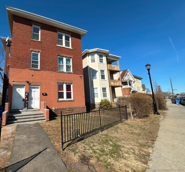 108-110 New Britain Ave-Unit -3 in Hartford, CT - Building Photo - Building Photo