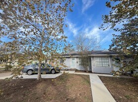 405 Botts St in Brenham, TX - Building Photo