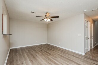 602 Nixon Way in La Vergne, TN - Building Photo - Building Photo