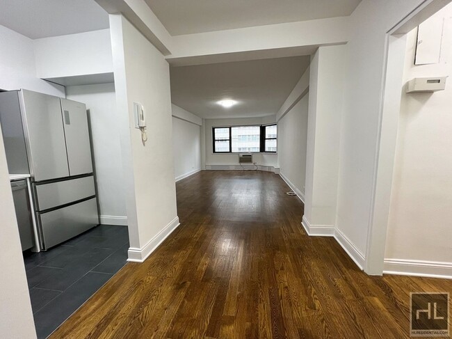 EAST 69 STREET in New York, NY - Building Photo - Building Photo