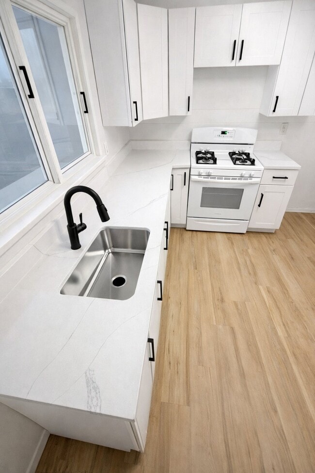 27 Penn St, Unit 1/2