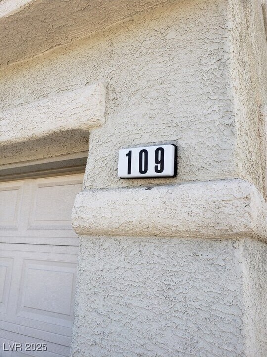 109 Restful Crest Ave in North Las Vegas, NV - Building Photo