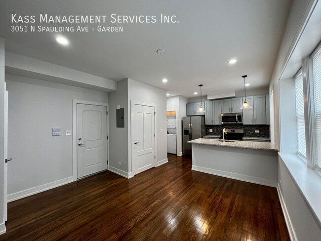 3051 N Spaulding Ave