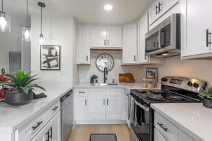 Hacienda Hamilton in Campbell, CA - Building Photo