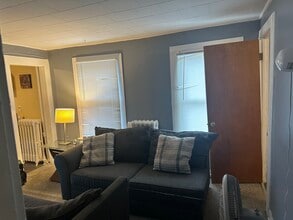 58 Tolland St, Unit Unit B in East Hartford, CT - Building Photo - Building Photo