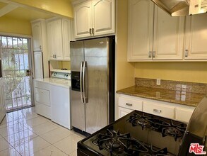 1252 Burnside Ave in Los Angeles, CA - Building Photo - Building Photo