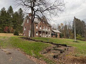 207 Seneca School Rd in Evans City, PA - Building Photo