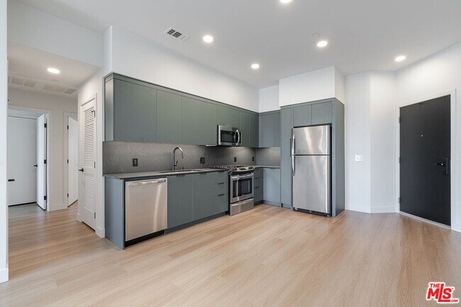 10601 Washington Blvd in Culver City, CA - Building Photo - Building Photo