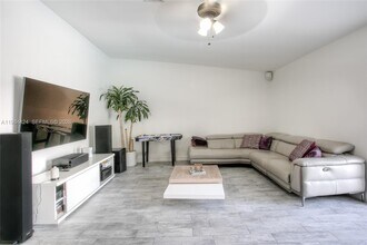 15831 SW 139th Pl in Miami, FL - Building Photo - Building Photo