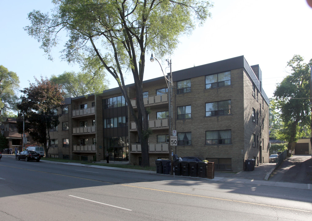 201 Keele St in Toronto, ON - Building Photo