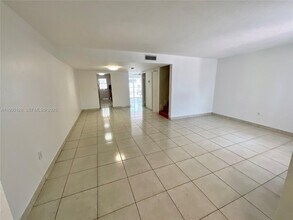 895 W 79th Pl in Hialeah, FL - Building Photo - Building Photo