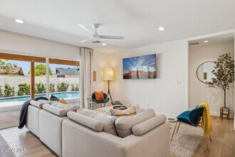 8626 E Clarendon Ave in Scottsdale, AZ - Building Photo - Building Photo