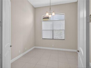 600 SE Fascino Cir in Port St. Lucie, FL - Foto de edificio - Building Photo