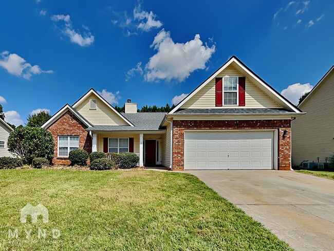 35 Montgomery Ct in Covington, GA - Foto de edificio - Building Photo