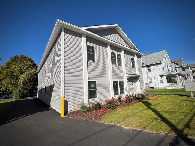 775 Main St in Torrington, CT - Building Photo - Building Photo