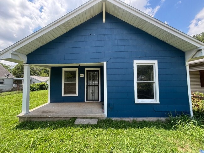 property at 805 N Kansas Expy