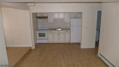 360 Oak Ridge Rd in West Milford, NJ - Foto de edificio - Building Photo