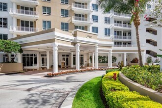 801 Brickell Key Blvd, Unit 2707 in Miami, FL - Foto de edificio - Building Photo