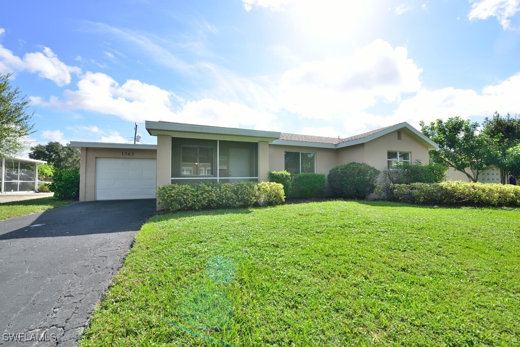 1262 11th St N in Naples, FL - Building Photo