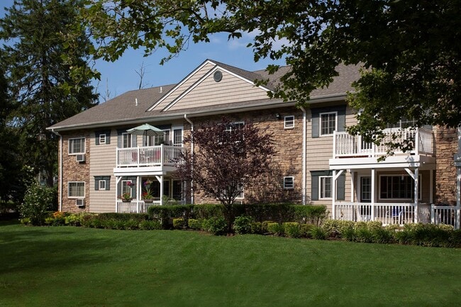 664 Veterans Memorial Hwy in Hauppauge, NY - Building Photo - Building Photo