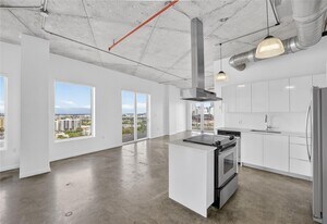 10 SW South River Dr, Unit PHI01 in Miami, FL - Building Photo