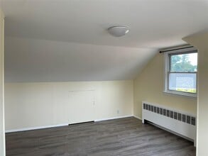 604 Straight Path in West Babylon, NY - Building Photo - Building Photo