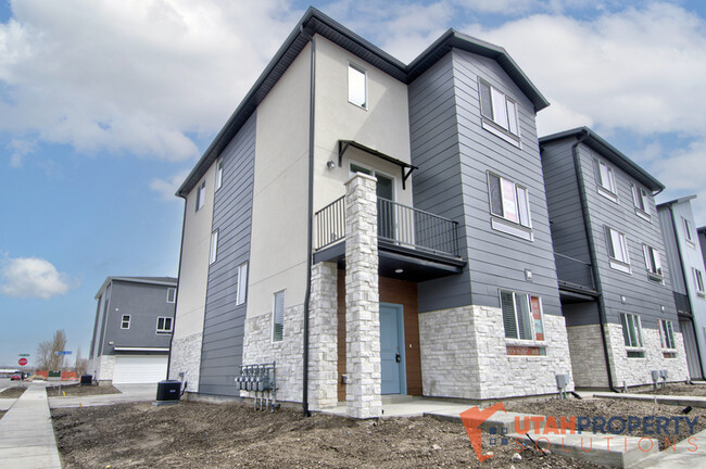 999 W 360 S in Highland, UT - Building Photo - Building Photo
