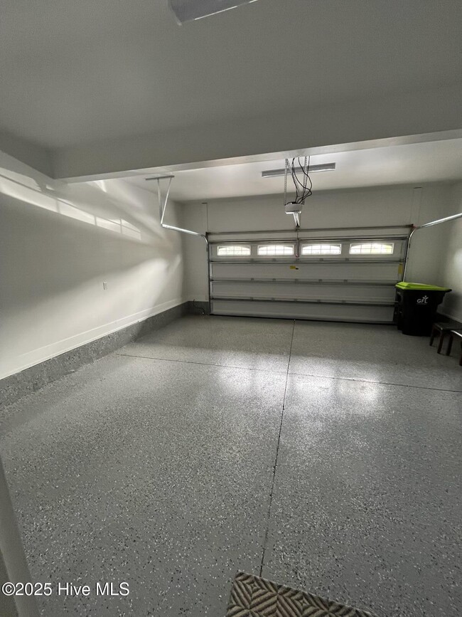 property at 604 Creekway Cir SE