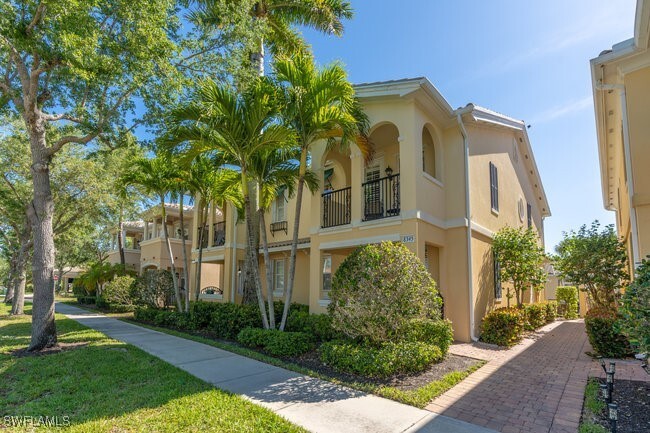 8345 Rimini Way in Naples, FL - Foto de edificio