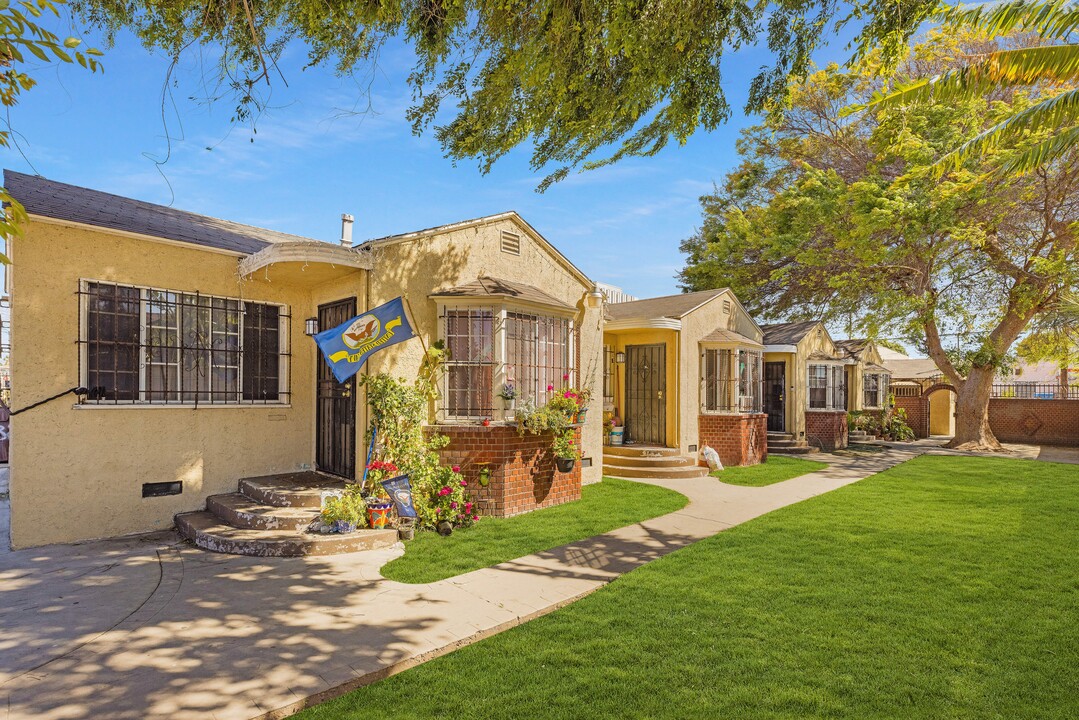 338 W Magnolia St in Compton, CA - Building Photo