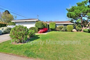 1200 Gary Way in Carmichael, CA - Building Photo