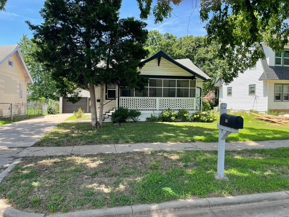523 N Erie Ave in Wichita, KS - Foto de edificio