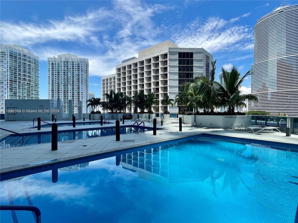 200 Biscayne Boulevard Way, Unit 4111 in Miami, FL - Building Photo