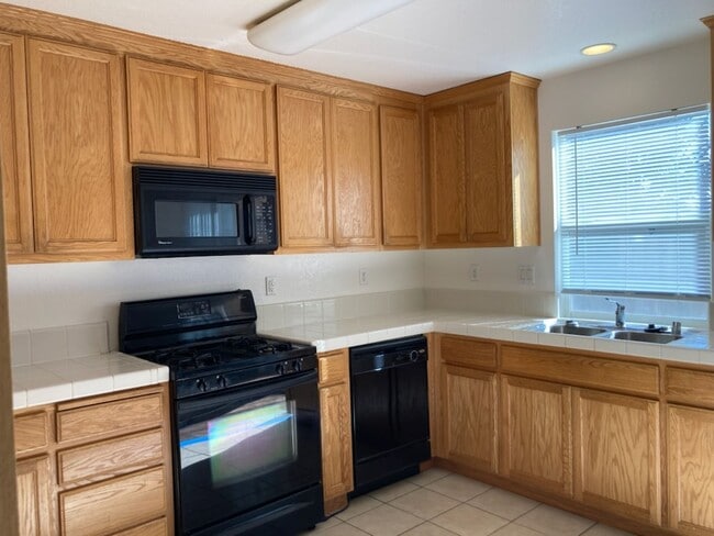 2012 Northfield Dr in Santa Rosa, CA - Building Photo - Building Photo