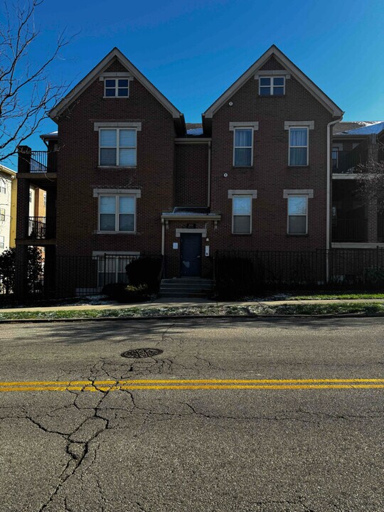 2822 Eden Ave in Cincinnati, OH - Building Photo
