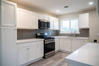 5502 Elm Tree Dr in Houston, TX - Building Photo - Building Photo