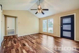 3803 Tamarron Ln in Arlington, TX - Foto de edificio - Building Photo