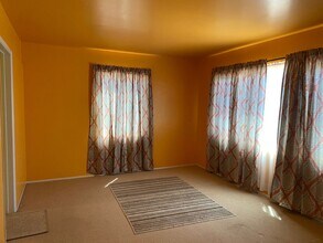 110 Dogwood St in Henderson, NV - Building Photo - Building Photo